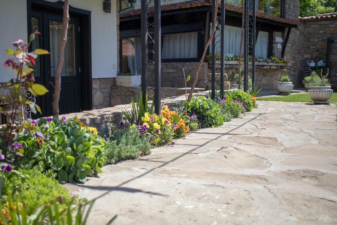 Guest House Epochs Since 1871 Lyaskovets ภายนอก รูปภาพ